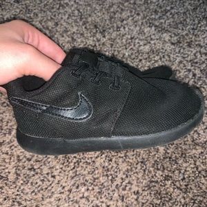 Boys Nike shoes 8C